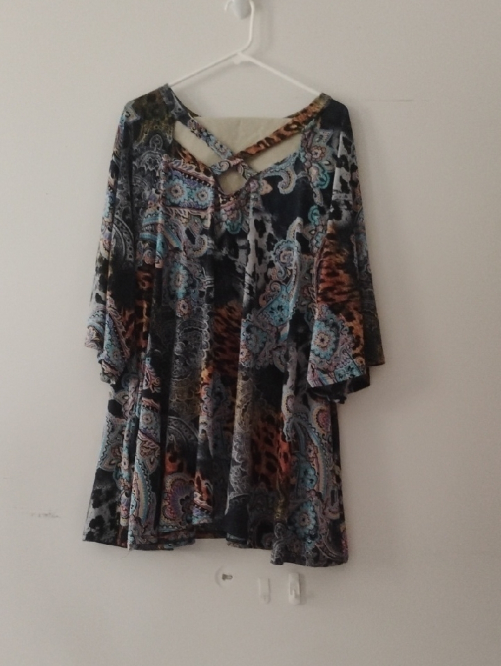 But Curvy 3x Vibrant Multicolor Paisley Print Top With Pockets